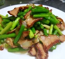 Garlic Shoots with Preserved Pork