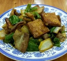 Sichuan-style Pork with Green Pepper and Tofu Skin