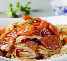 Spicy Pork with Chinese Cabbage in Wooden Bucket Rice