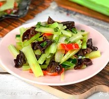 Celery and Black Mushroom Shredded Pork