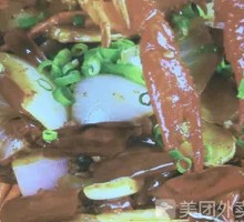 Lü's Thirteen-Spice Crawfish