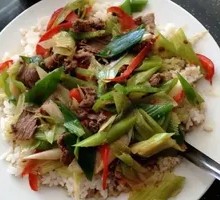 Scallion Stir-Fried Beef Rice Bowl