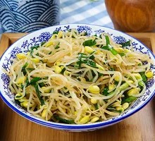 Stir-fried leek with mung bean sprouts