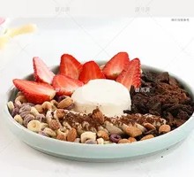 Strawberry Banana Oreo Yogurt Bowl