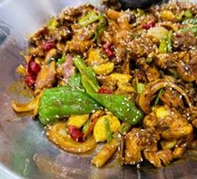 Stir-fried Live Chicken in a Dry Pot