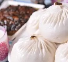 Preserved Vegetable and Pork Bun