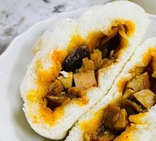 Eight Treasure Spicy Sauce Bun