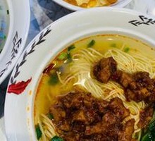 Spicy Sauce Braised Pork Noodles