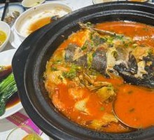 Sauce-Braised Fish Head with Three Fresh Ingredients