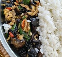 Wooden Bucket Rice with Pork and Black Fungus