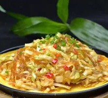 Sautéed Cabbage with Rice Noodles on Iron Plate