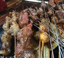 Charcoal-grilled Lamb Skewers