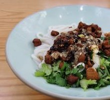 Crispy Pork Cracklings Noodles