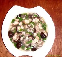 Braised Water Chestnut Shrimp with Two Mushrooms