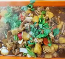 Xinjiang Large Chicken (with a serving of noodles)