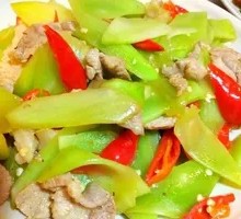 Stir-fried Beef with Lettuce over Rice