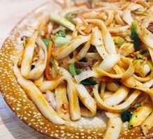 Stir-Fried Beef with Knife-Cut Noodles
