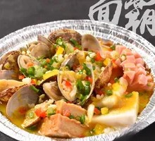 Garlic Foil-Steamed Clams with Rice Noodles