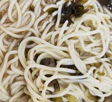 Pickled Cabbage and Pork Noodles