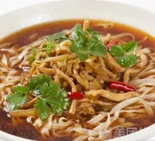 Pickled Vegetable and Pork Noodles