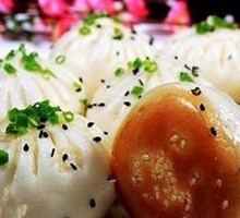 Shanghai Steamed Bun with Crispy Bottom