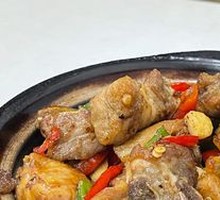 Herb Chicken and Pork Rib Clay Pot Rice