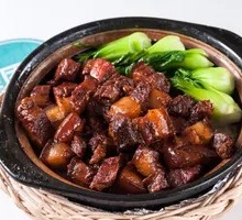 Braised Pork with Rice in Clay Pot
