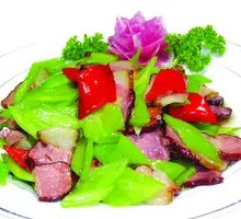 Spicy Pepper Stir-fried Preserved Pork with Wooden Bucket Rice