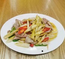 Stir-fried Wild Bamboo Shoots with Preserved Pork Baozi Rice