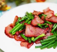 Garlic Chives Stir-Fried with Preserved Meat and Beverage