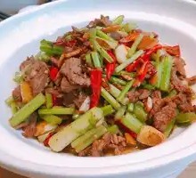 Stir-Fried Beef with Yellow Onion