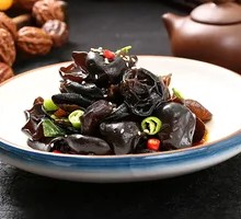 Crispy Black Mushroom Salad