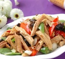 Green Pepper and Tofu Skin Stir-Fry