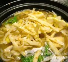 Sour and Spicy Bamboo Shoot Noodles