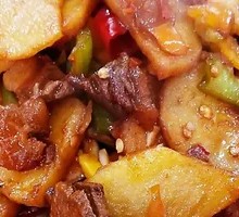 Potato Beef Bucket Rice with Fried Egg