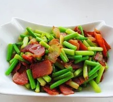 Braised Garlic Shoots and Preserved Pork Rice Bowl