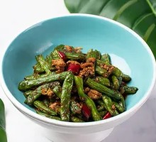 Minced Pork with Long Beans in Wooden Bucket Rice