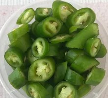 Pickled Green Pepper Slices