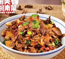 Stir-fried Yellow Beef with Smoke Flavor