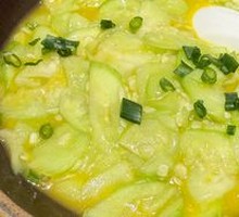 Stir-Fried Loofah with Garlic