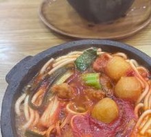 Tomato and Meat Potato Noodle Pot