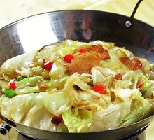 Spicy Pot-Braised Cabbage