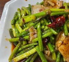 Stir-Fried Pork Slices with Garlic Shoots