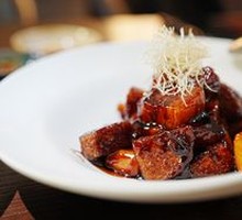 Taizhou Cuttlefish Braised Pork and Tofu Chicken
