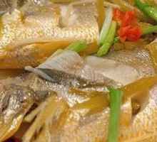Snow Cabbage Braised Small Yellow Croaker