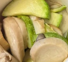 Charcoal Grilled Zucchini and Pleurotus ostreatus