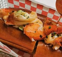 Signature New England Lobster Roll