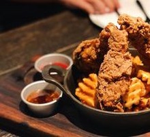 Fried Chicken and Potato Crisps