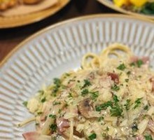 Creamy Bacon Mushroom Egg Yolk Pasta
