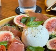 Burrata and Fig Salad